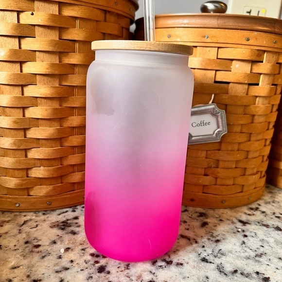 HOT pink Glass drinking glass with bamboo lid and straw - Picture 3 of 3